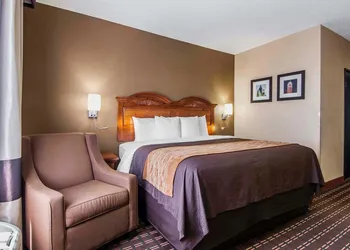 Quality Inn & Suites I-35 E / Walnut Hill hotel thumbnail 8