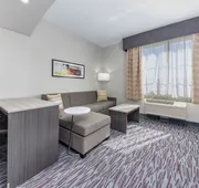 La Quinta Inn & Suites by Wyndham Allen at The Village hotel detail image 7