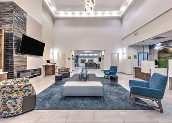 La Quinta Inn & Suites by Wyndham Allen at The Village hotel thumbnail 3