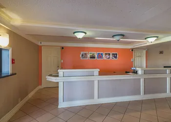 Motel 6 Grand Prairie, TX - Interstate 30 hotel thumbnail 3