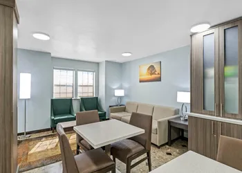 Quality Inn & Suites North Mesquite I-30 hotel thumbnail 4