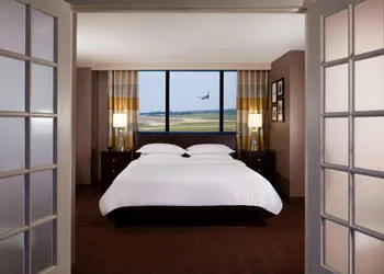 Sheraton DFW Airport Hotel hotel thumbnail 6