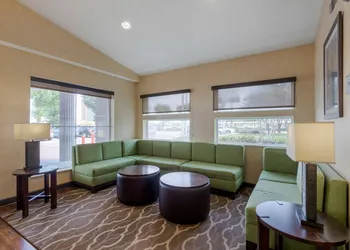 Comfort Suites DFW Airport hotel thumbnail 6