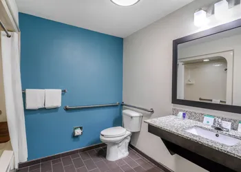 Clarion Inn & Suites DFW North hotel thumbnail 5