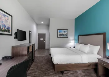 Clarion Inn & Suites DFW North hotel thumbnail 7