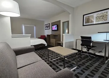 Quality Inn & Suites Irving DFW Airport South hotel thumbnail 5