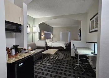 Quality Inn & Suites Irving DFW Airport South hotel thumbnail 6