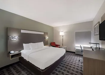 Quality Inn & Suites Irving DFW Airport South hotel thumbnail 8