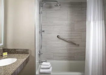 DoubleTree by Hilton Dallas Near the Galleria hotel thumbnail 4
