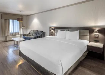 Best Western Plus Executive Suites hotel thumbnail 3