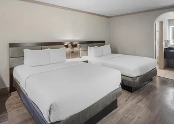 Best Western Plus Executive Suites hotel thumbnail 4