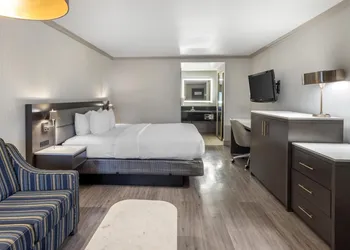 Best Western Plus Executive Suites hotel thumbnail 8