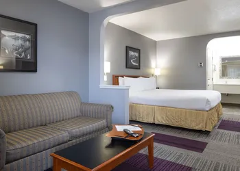 Atherton Park Inn & Suites hotel thumbnail 4
