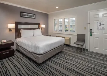 Redwood Creek Inn hotel thumbnail 4