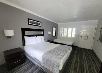 Redwood Creek Inn hotel thumbnail 8