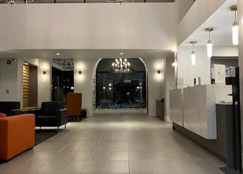 La Quinta Inn & Suites by Wyndham San Francisco Airport West hotel thumbnail 4
