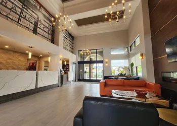 La Quinta Inn & Suites by Wyndham San Francisco Airport West hotel thumbnail 7
