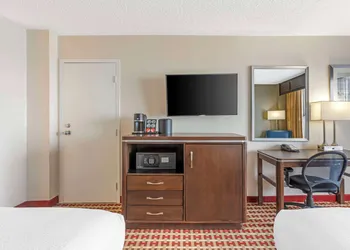 Best Western Plus Grosvenor Airport Hotel hotel thumbnail 8
