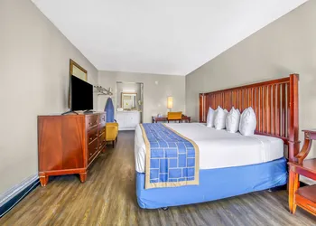 Econo Lodge Daytona Beach - Speedway hotel thumbnail 8