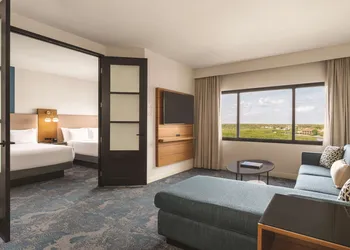 DoubleTree by Hilton Tampa Rocky Point Waterfront hotel thumbnail 7