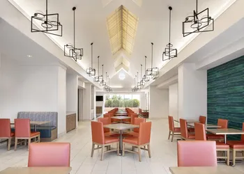 Embassy Suites by Hilton Tampa Airport Westshore hotel thumbnail 5
