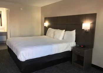 Days Inn & Suites by Wyndham Charleston Airport West hotel thumbnail 8