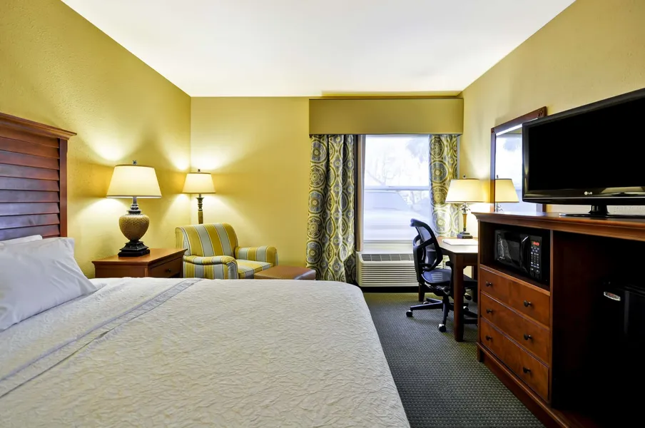 Hampton Inn & Suites Charleston/Mt. Pleasant-Isle Of Palms hotel detail image 6