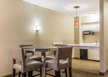 Comfort Suites at Isle Of Palms Connector hotel thumbnail 8