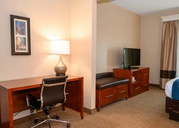 Comfort Inn & Suites Patriots Point hotel thumbnail 3