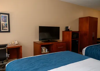Comfort Inn & Suites Patriots Point hotel thumbnail 5