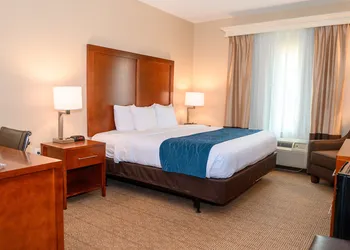 Comfort Inn & Suites Patriots Point hotel thumbnail 6