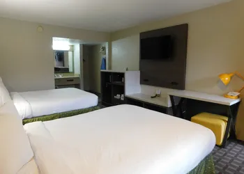 Days Inn & Suites by Wyndham Downtown Gatlinburg Parkway hotel thumbnail 5