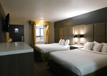 Days Inn & Suites by Wyndham Downtown Gatlinburg Parkway hotel thumbnail 6