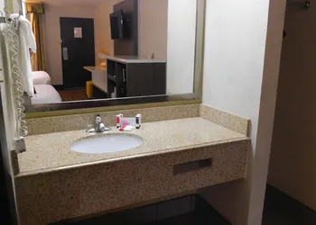 Days Inn & Suites by Wyndham Downtown Gatlinburg Parkway hotel thumbnail 7