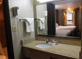 Days Inn & Suites by Wyndham Downtown Gatlinburg Parkway hotel thumbnail 8