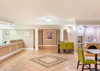 Baymont by Wyndham Fort Myers Central hotel thumbnail 2