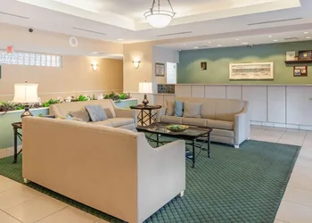 La Quinta Inn and Suites Fort Myers I-75 hotel thumbnail 2