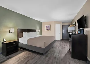 Quality Inn Fort Myers Cape Coral hotel thumbnail 6