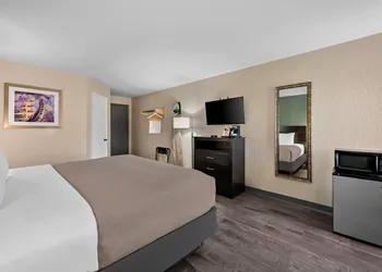Quality Inn Fort Myers Cape Coral hotel thumbnail 7