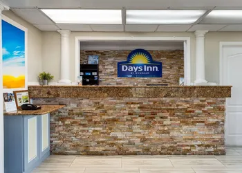 Days Inn by Wyndham Fort Myers Springs Resort hotel thumbnail 3
