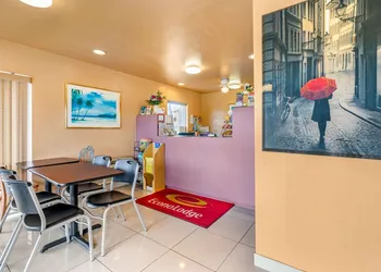 Econo Lodge Fort Myers North hotel thumbnail 2
