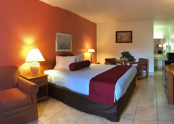 Econo Lodge Fort Myers North hotel thumbnail 6