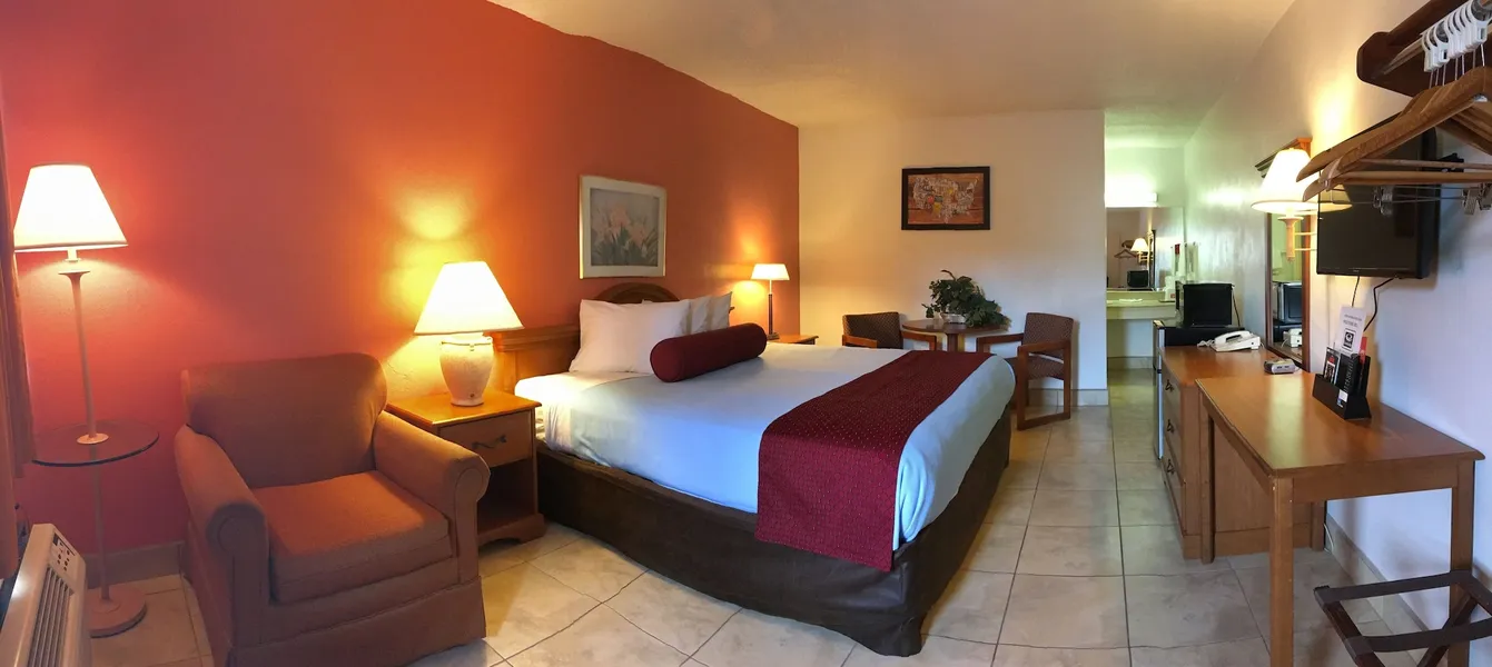 Econo Lodge Fort Myers North hotel detail image 6