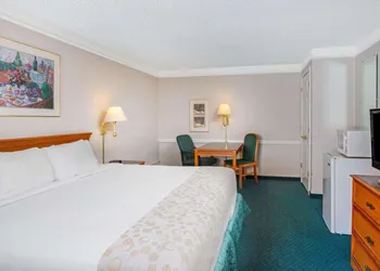 Days Inn by Wyndham Reno hotel thumbnail 6