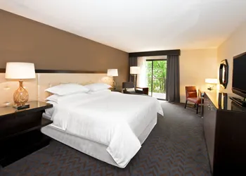 Sheraton Minneapolis West Hotel hotel thumbnail 6