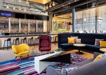 Aloft Minneapolis hotel thumbnail 2