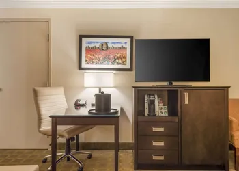 Best Western Plus White Bear Country Inn hotel thumbnail 6