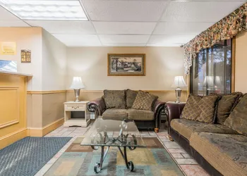 Super 8 by Wyndham Brooklyn Center/MPLS hotel thumbnail 3
