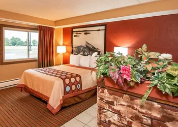 Super 8 by Wyndham Brooklyn Center/MPLS hotel thumbnail 5