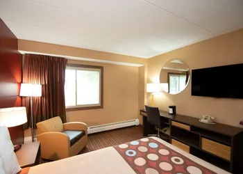 Super 8 by Wyndham Brooklyn Center/MPLS hotel thumbnail 8